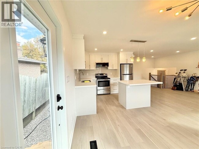 Building Photo - 87 Scott Rd