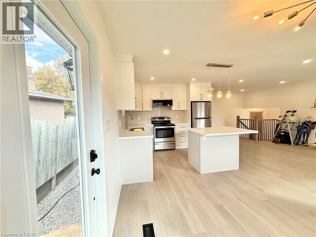 Photo du bâtiment - 87 Scott Rd