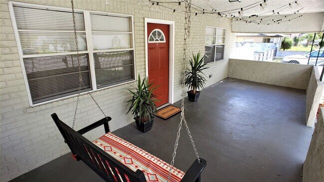Building Photo - South Tampa 3/2 Bungalow