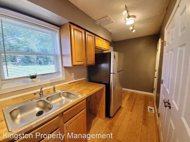 Building Photo - 3 br, 1.5 bath House - 185 Hedgewood Ct.