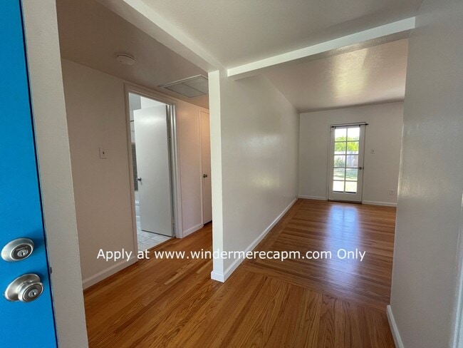 Building Photo - Fabulous Hollywood Park home 2BDRM 2BATH +...