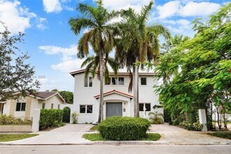 Building Photo - 527 SW 20th Rd