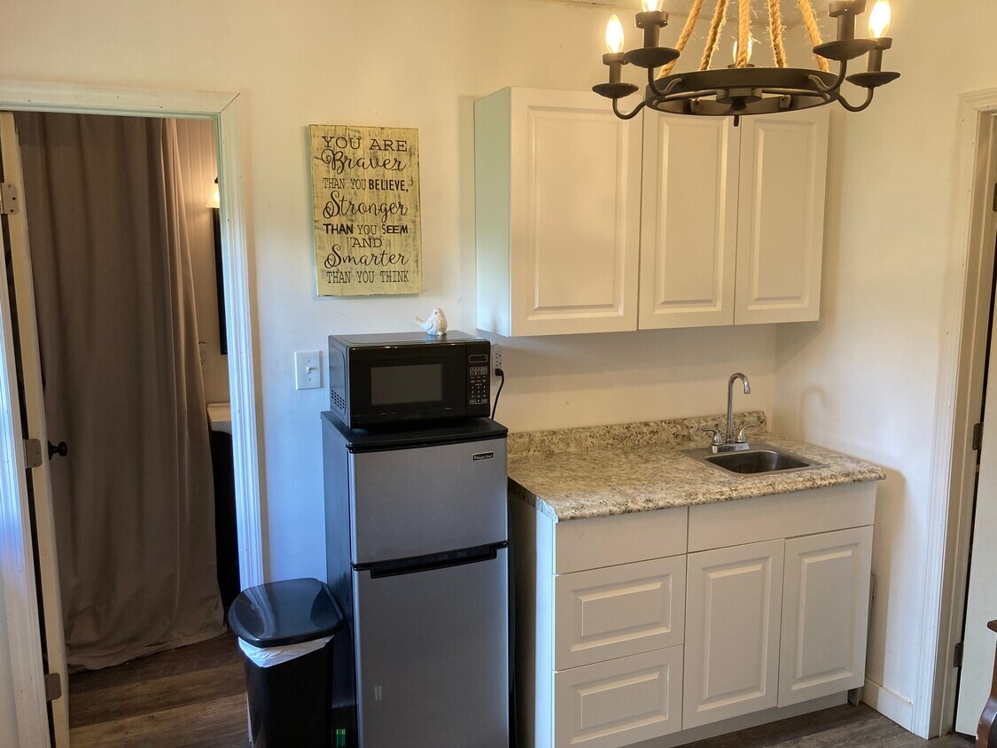 Foto principal - 5718 Sands Point Dr