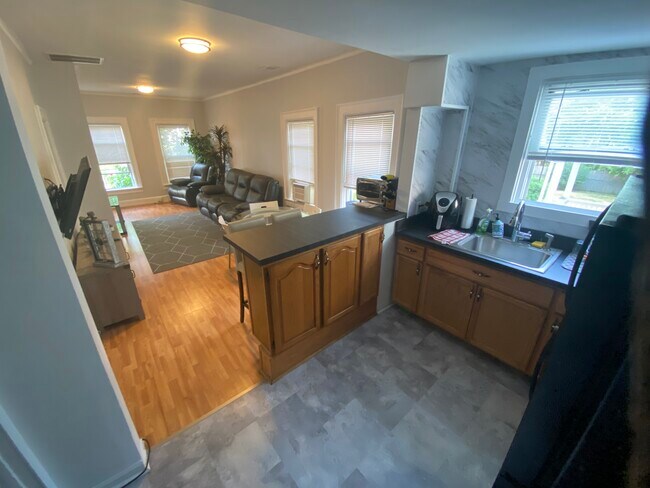 Kitchen view to living room, 2 of 2 TV hook-ups shown - 1916 N Sawyer Ave