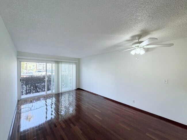 Sala de estar - 1930 Ocean Ave