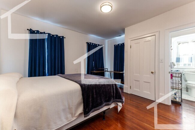 Building Photo - HOT ALLSTON LISTING!!!!