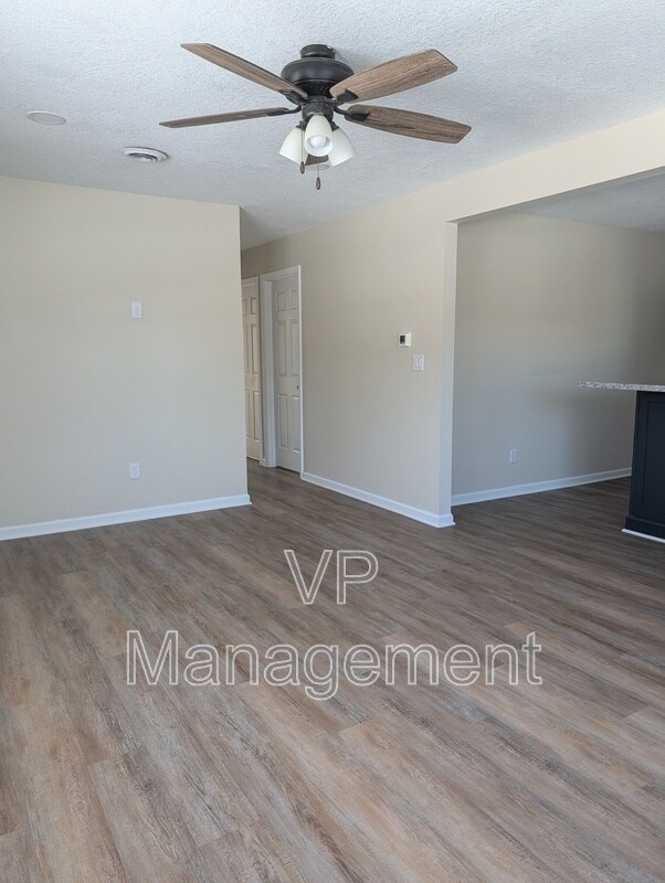 Foto del edificio - 6904 N Pine St