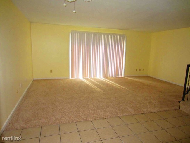 Building Photo - 3 br, 2.5 bath Townhome - 5590 Ironwood Ct.