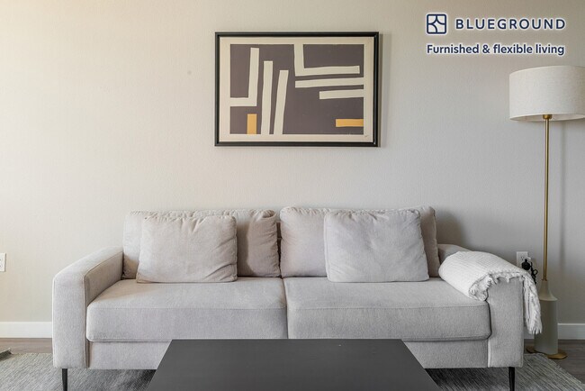 Building Photo - 3560 Rambla Pl