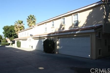 Foto principal - 25619 Prospect Ave