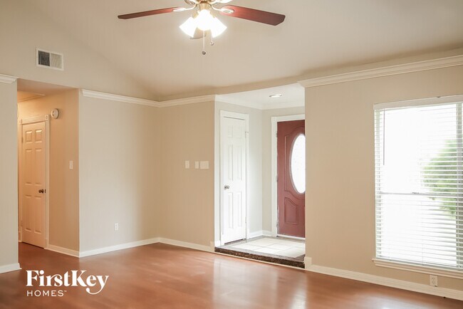 Foto del edificio - 6823 Drewlaine Fields Ln