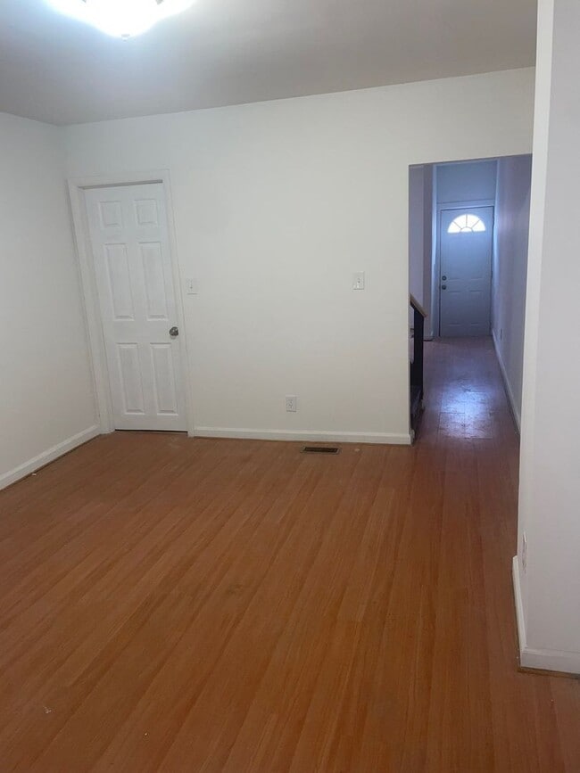 Foto del edificio - 2432 Etting St