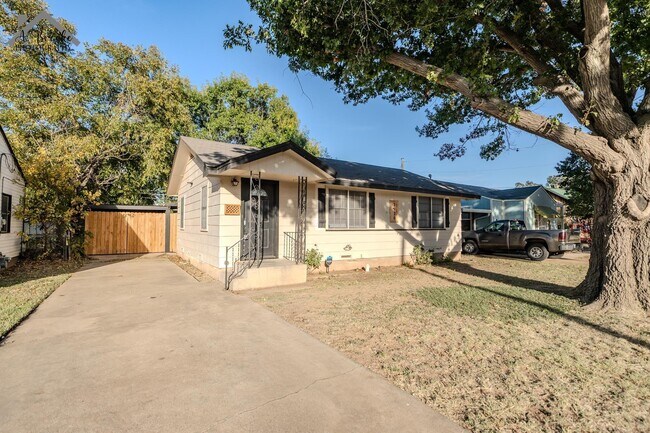 Foto del edificio - 2920 Featherston Ave