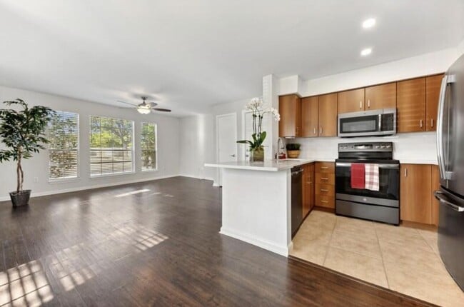 Foto del edificio - 1205 Crystal Way