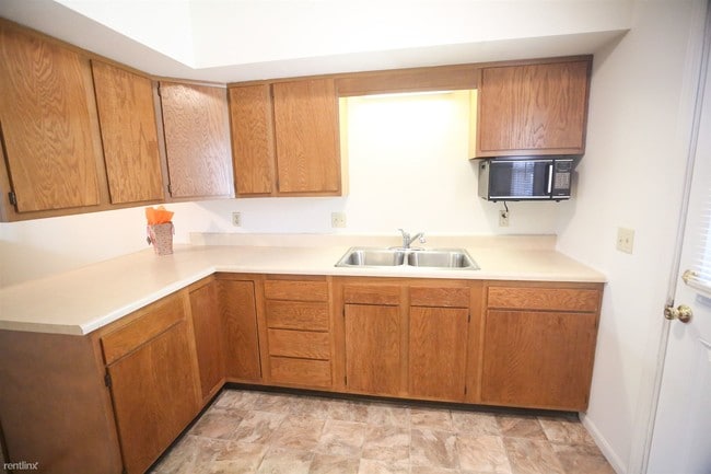 Building Photo - 500 Countryside Dr