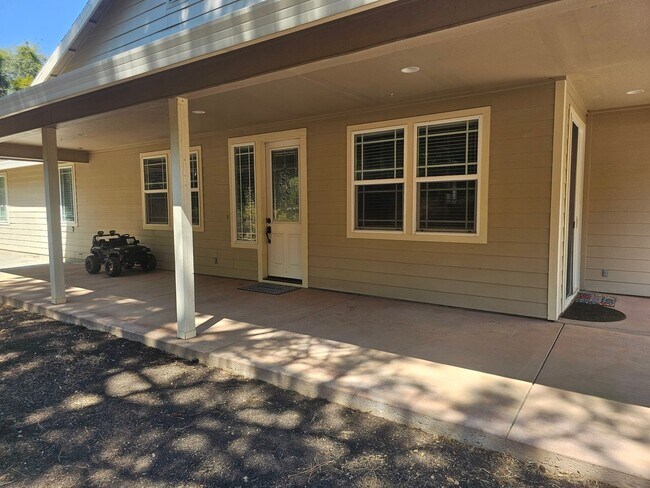 Foto del edificio - Charming 3BR House in Oregon House