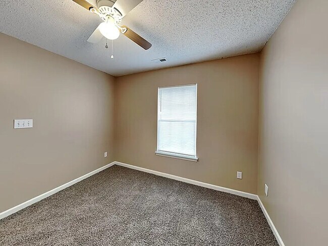 Foto del edificio - 5049 Parade Ln SW