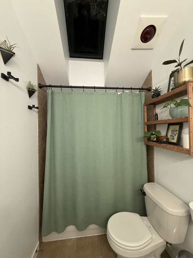 Building Photo - 9239 Woodlawn Ave N