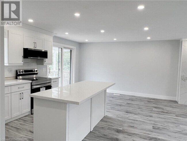 Building Photo - 76 Montcalm Dr