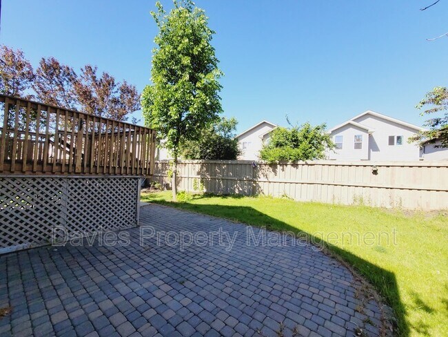 Photo du bâtiment - 8218 Shaske Pl NW