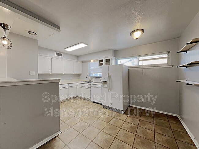 Building Photo - 2414 Maverick Ave