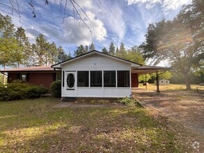 Building Photo - 825 Quewhiffle Rd