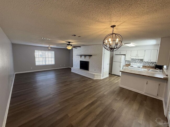 Building Photo - 6931 Falcon Dr