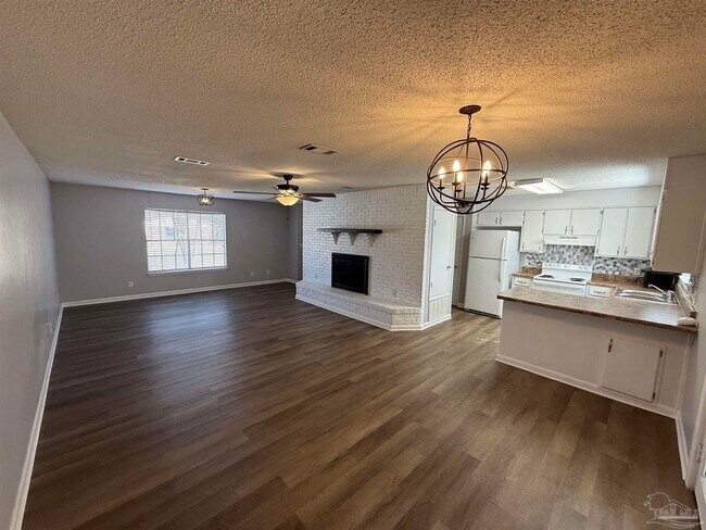 Foto del edificio - 6931 Falcon Dr