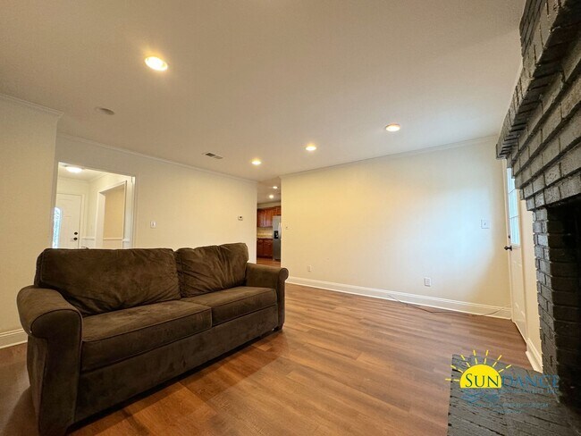 Foto del edificio - Beautiful home in a great sidewalk lined n...