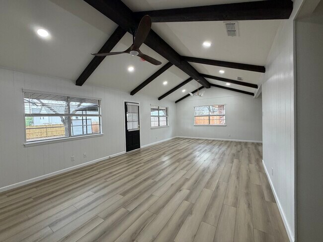 Foto del edificio - 6526 Forest Grove