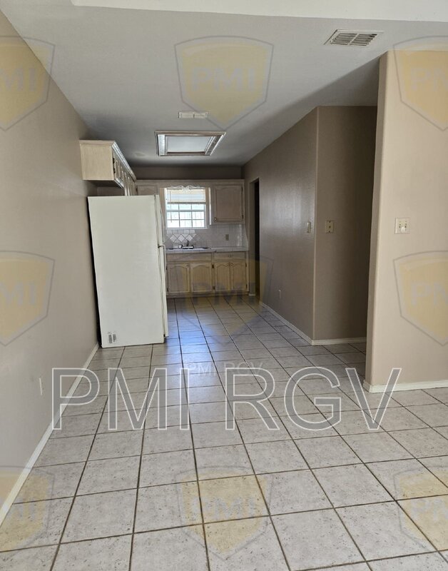 Foto del edificio - 708 N Cummings Ave