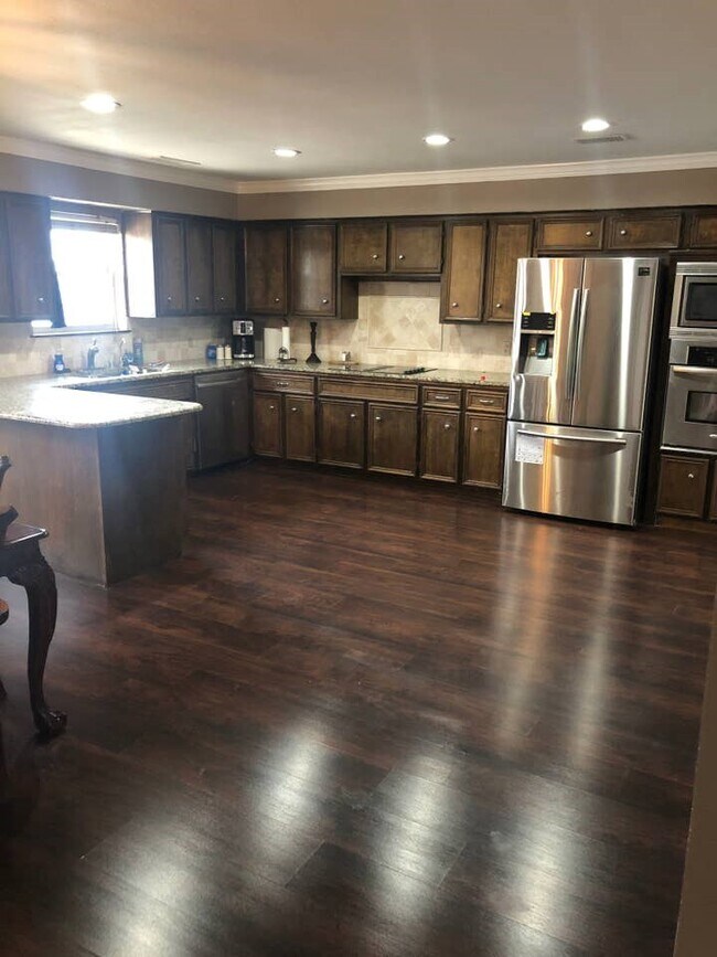 Building Photo - 3212 Reo Dr