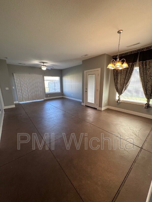 Foto del edificio - 5542 N Edwards