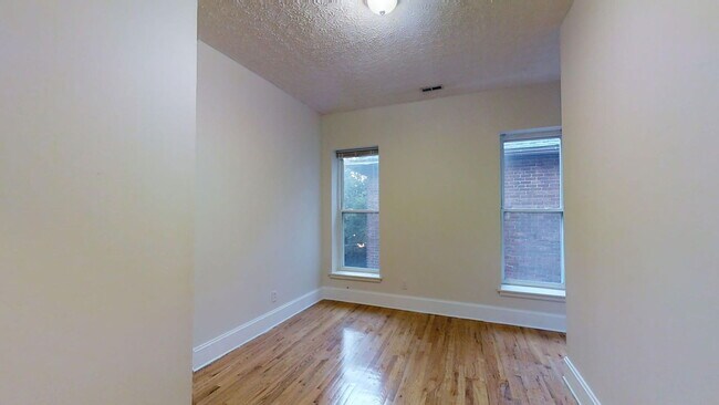 Foto del edificio - 45 1/2 Euclid Ave