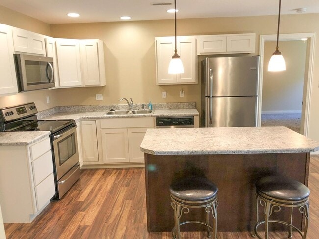 Foto del edificio - Like-New Ranch Home — 3 Bed / 2 Bath in Fo...