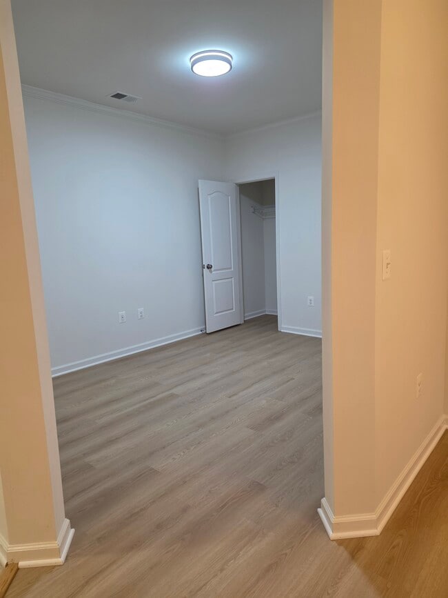 Den Room - 24660 Woolly Mammoth Ter