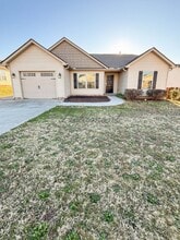 Building Photo - 116 Veranda Cir