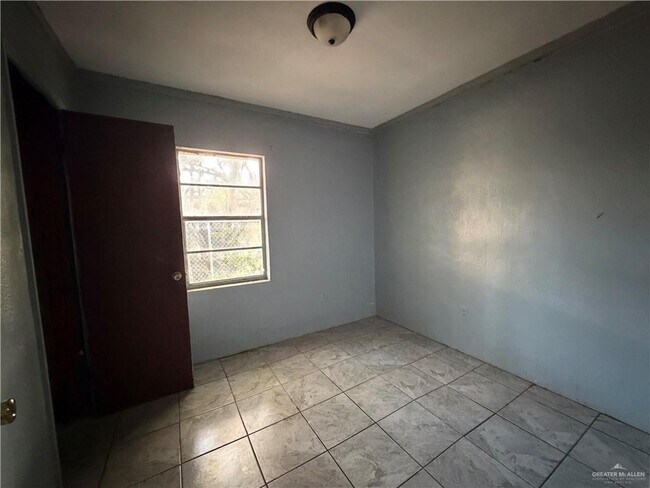 Foto del edificio - 10 Cardinal Ave W