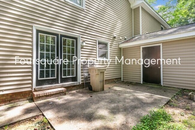 Building Photo - Duplex| Open Floor Plan | Conveniently Loc...