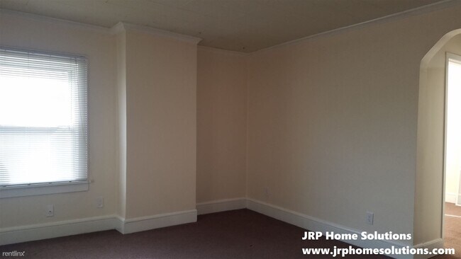 Building Photo - 2 br, 1 bath Triplex - 412 N West Ave Apt 2