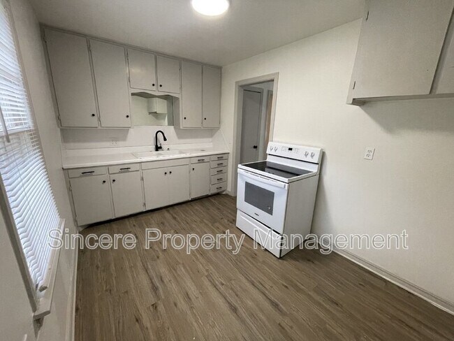 Building Photo - 1515 Casady Ln