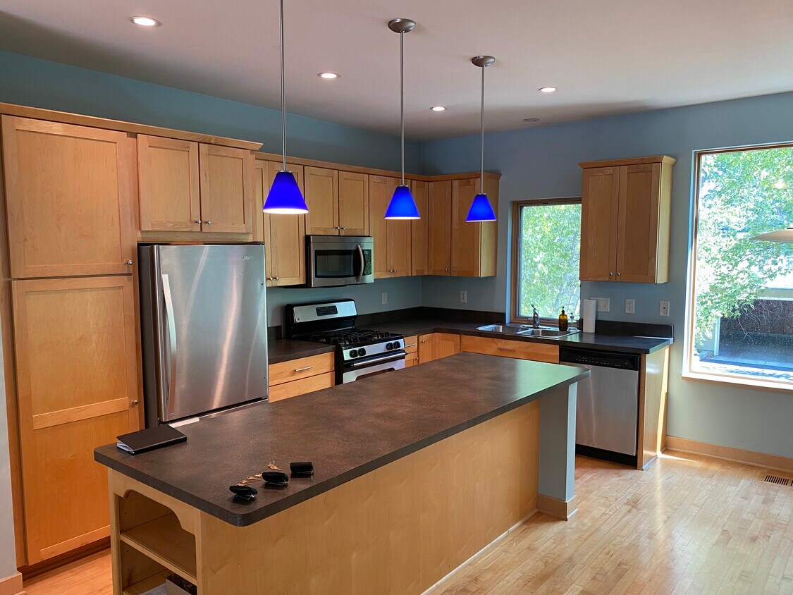 Foto principal - 6839 Penn Ave S