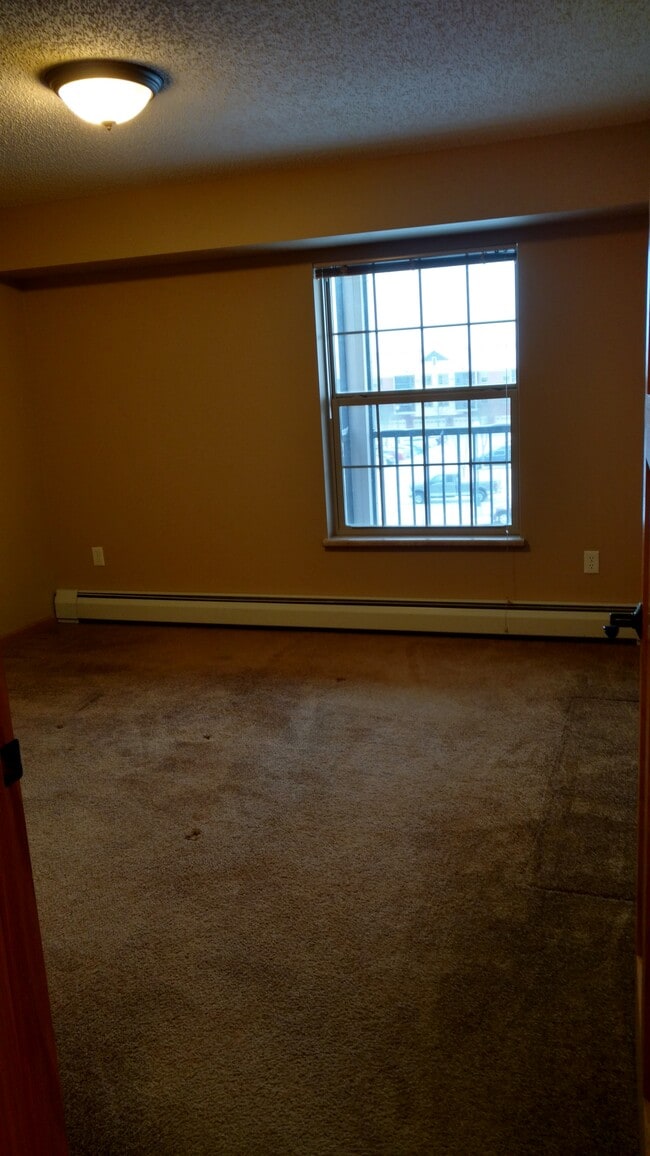 6200 1 bed 780 sq ft Bedroom - Kensington