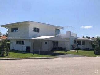 Building Photo - 9257 Bay Dr