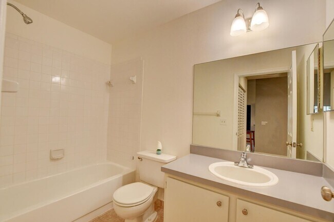 Building Photo - 499 Hardwood Pl