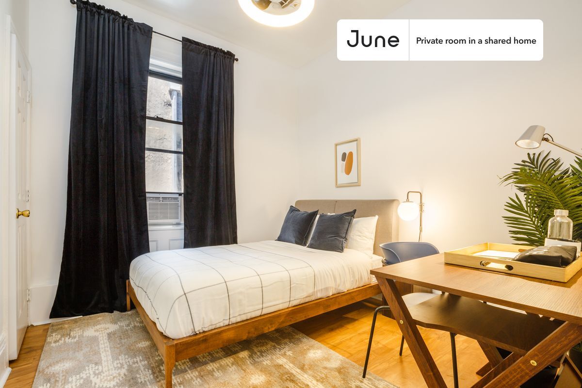 Foto principal - Room in Shared 4 bed/1 bath home