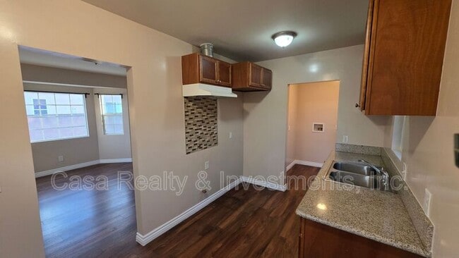 Building Photo - 11307 S Grevillea Ave