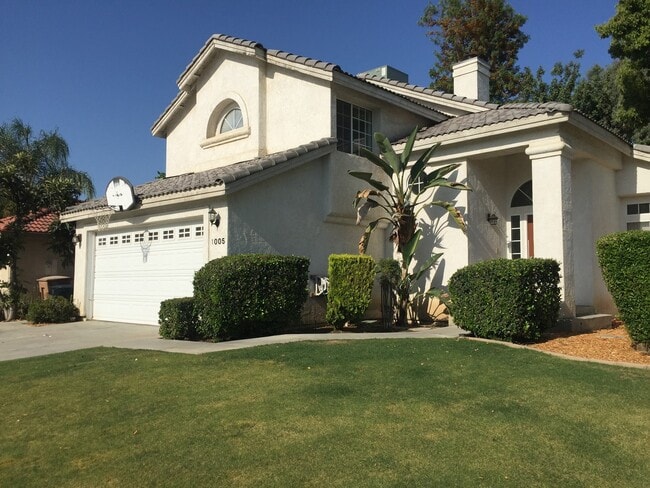 Building Photo - 2 story 3 bed in Northwest Bakersfield wit...