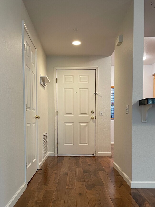 Inside Entry - 815 Swallowtail Ct