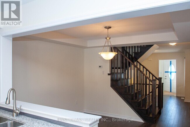 Building Photo - 96 Hutt Cres